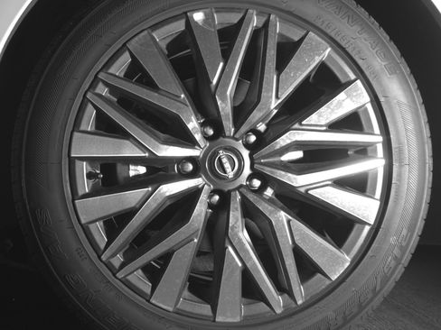 Used 2025 Nissan Altima 2.5 SV FWD image 12