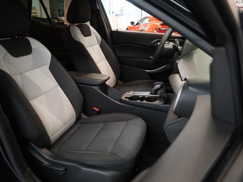 Used 2024 Chevrolet Trax LS w/ LS Convenience Package FWD image 32