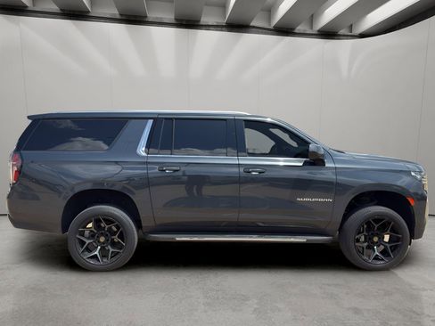 Used 2022 Chevrolet Suburban LT image 6