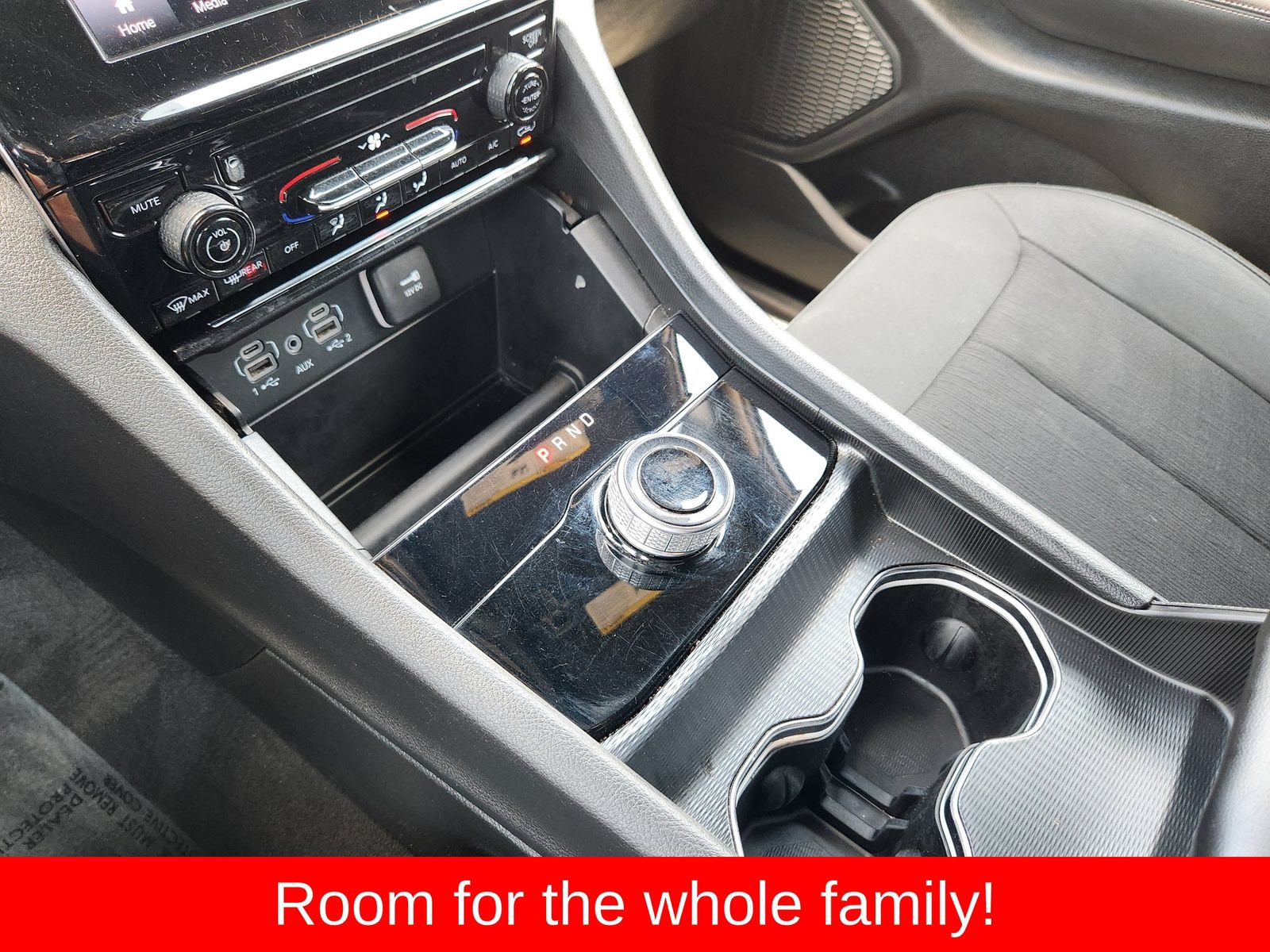 Used 2025 Jeep Grand Cherokee L Laredo RWD image 28