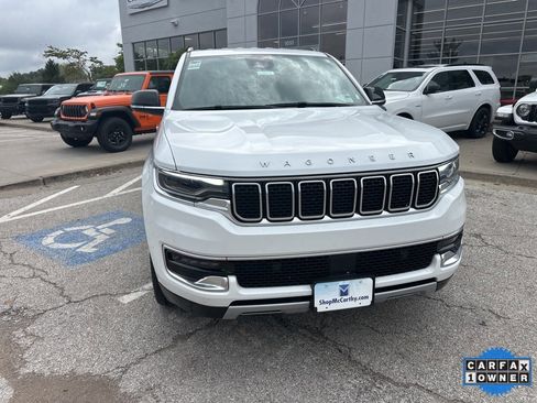 Used 2024 Jeep Wagoneer L Series II w/ Flexible Seating Group image 9