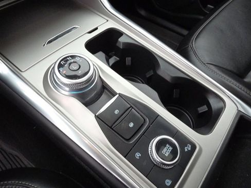 Used 2023 Ford Explorer XLT w/ Equipment Group 202A image 27