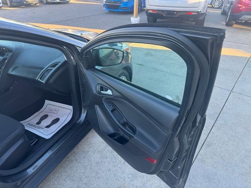 Used 2015 Ford Focus SE w/ SE Winter Package image 16