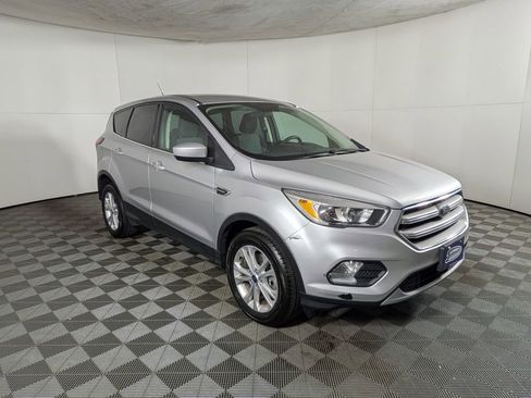 Used 2019 Ford Escape SE image 5