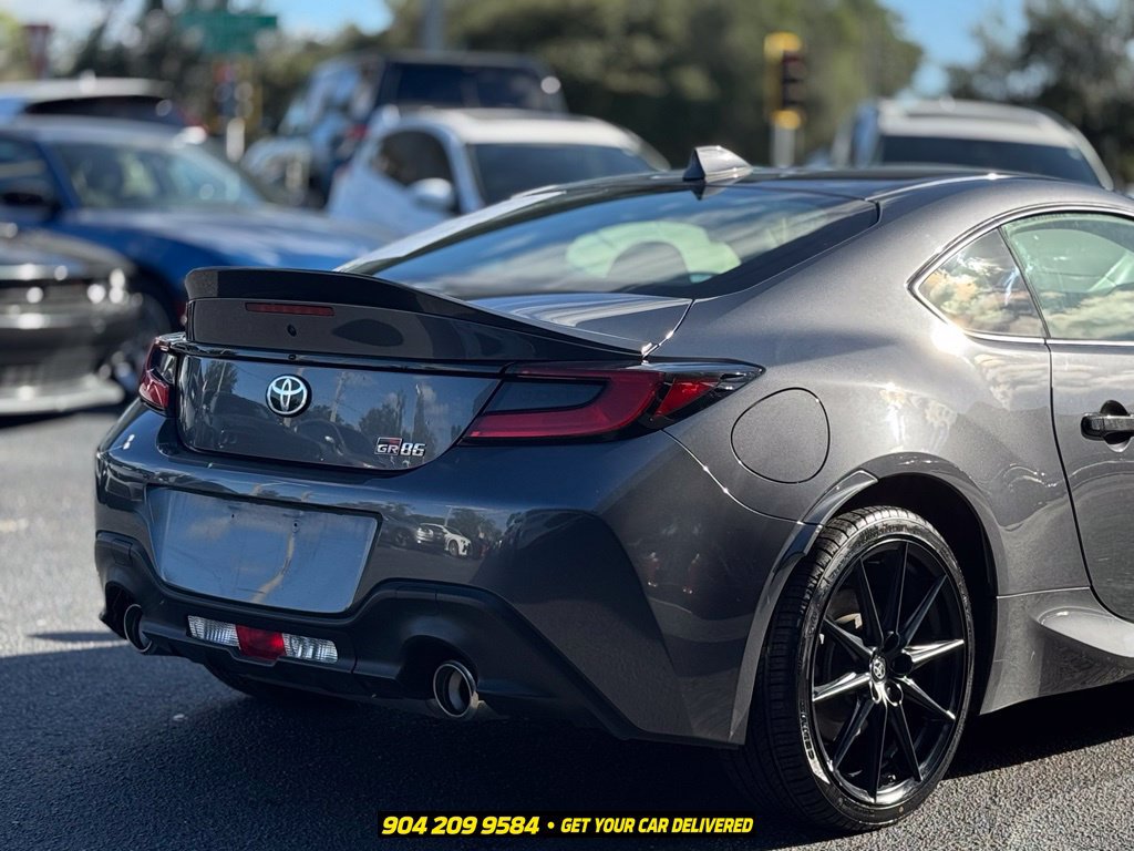 Used 2022 Toyota GR86 Premium w/ ALL Weather Mat Package (TMS) RWD image 8