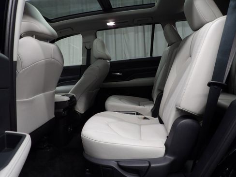 Used 2025 Toyota Grand Highlander AWD image 10