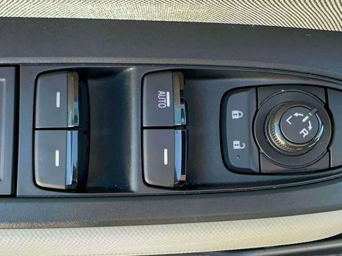 Certified 2025 Subaru Forester image 12