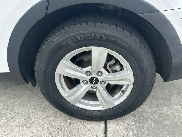 Certified 2023 Kia Sorento LX FWD image 11