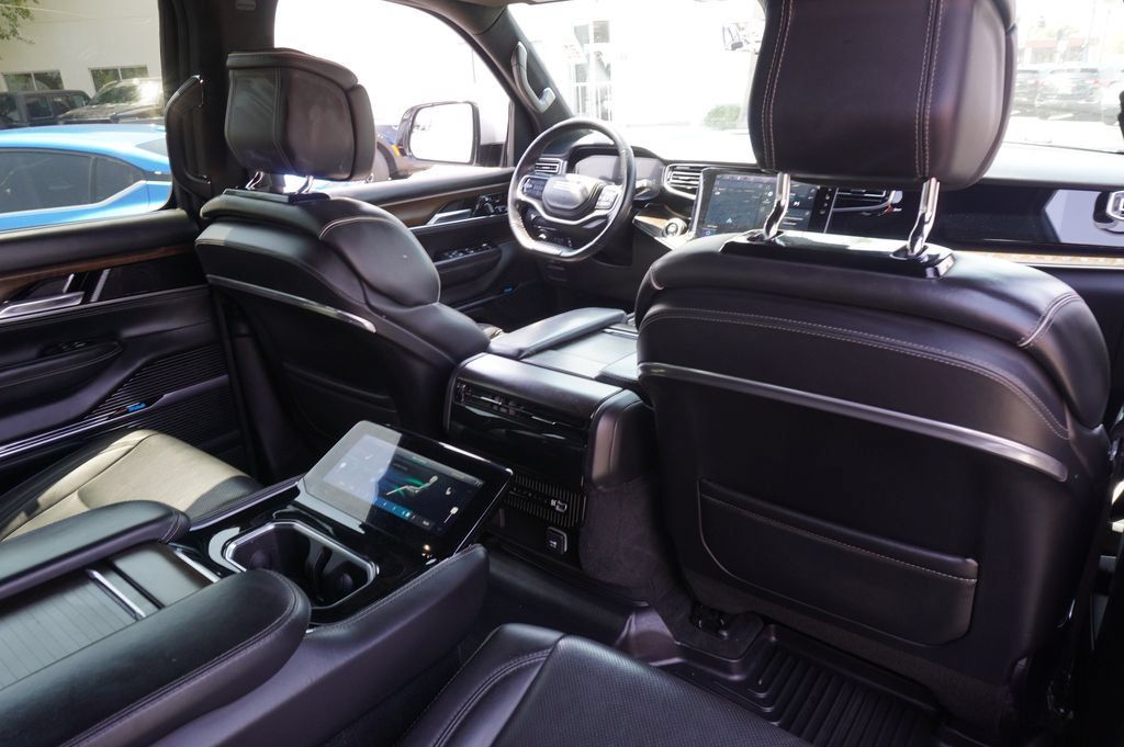 Used 2022 Jeep Grand Wagoneer Series II w/ Convenience Group III AWD/4WD image 11