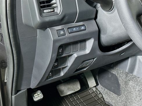 Used 2022 Nissan Frontier S w/ Technology Package RWD image 17