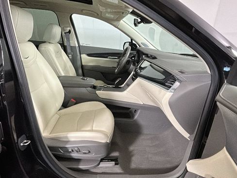 Used 2024 Cadillac XT6 Premium Luxury w/ LPO, Floor Liner Package AWD/4WD image 32
