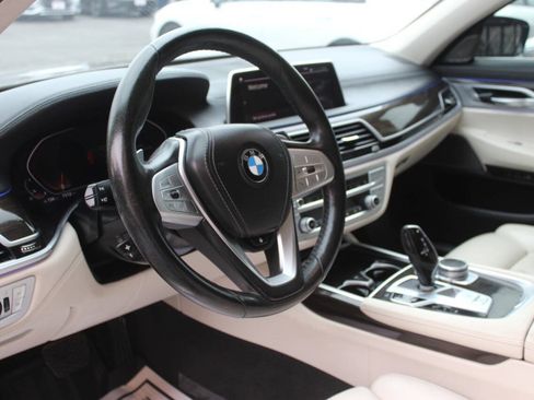 Used 2022 BMW 740i xDrive AWD/4WD image 11