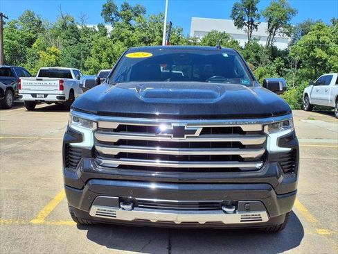 Used 2024 Chevrolet Silverado 1500 High Country AWD/4WD image 3