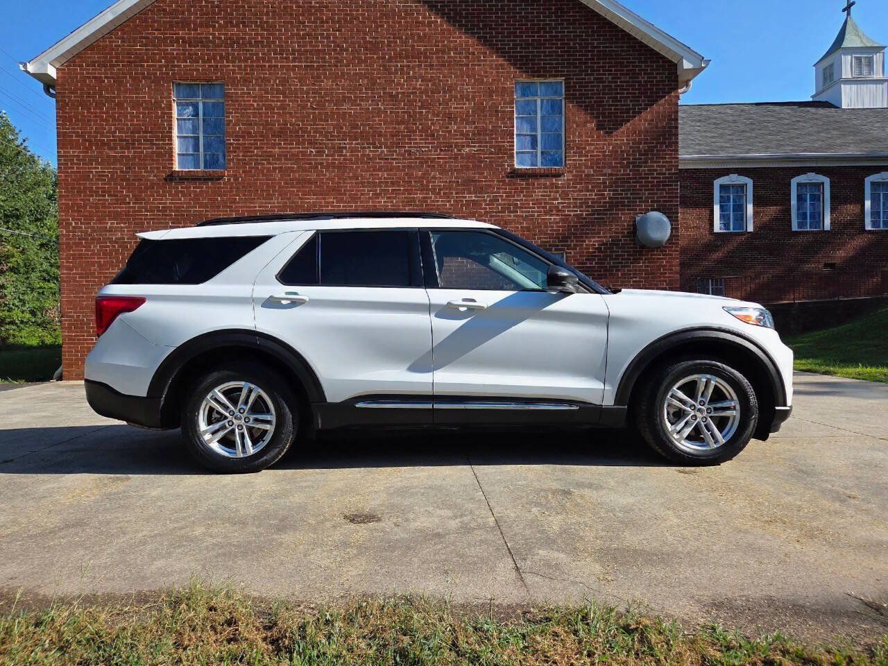 Used 2020 Ford Explorer XLT RWD image 4