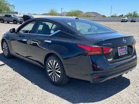 Used 2024 Nissan Altima 2.5 SV FWD image 7