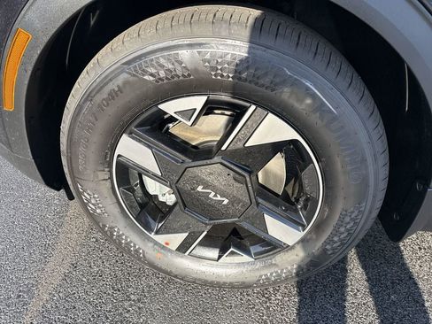 New 2026 Kia Sportage LX FWD image 8