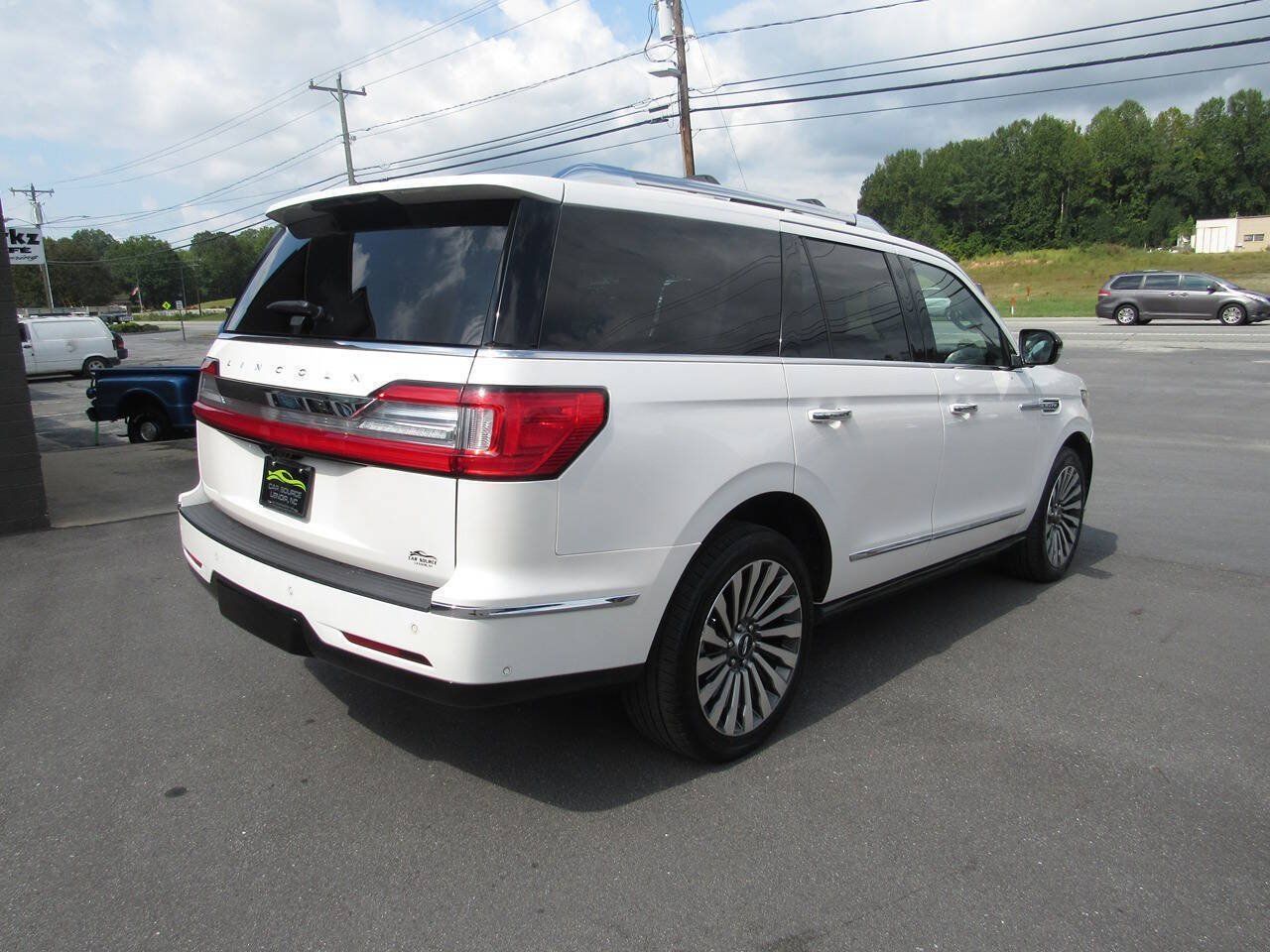 Used 2019 Lincoln Navigator Reserve w/ Cargo Package AWD/4WD image 4