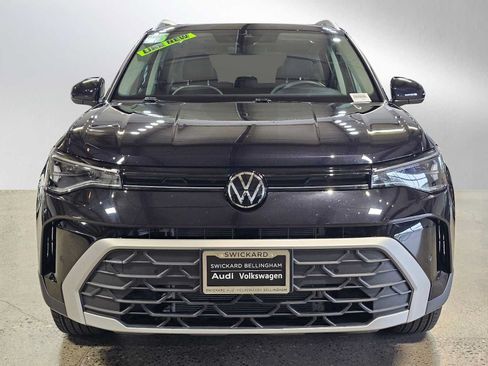 Used 2025 Volkswagen Taos SE w/ Panoramic Sunroof Package AWD/4WD image 2