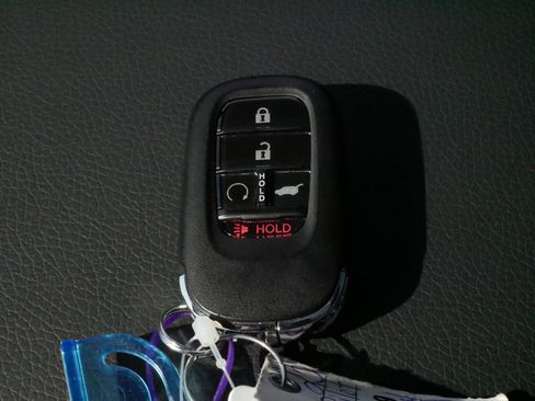 Certified 2025 Honda Pilot Touring image 32