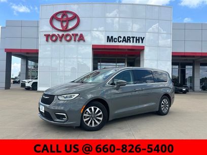 Used 2022 Chrysler Pacifica Touring-L