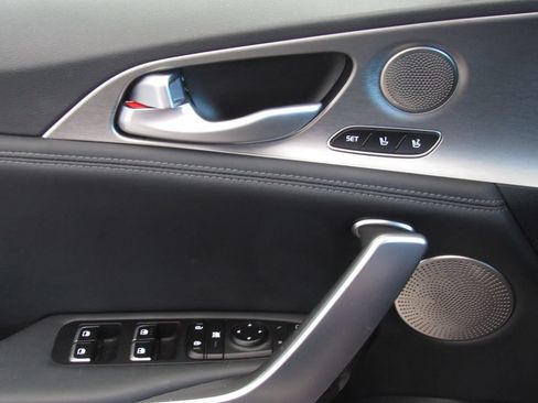Used 2019 Kia Stinger GT2 AWD/4WD image 37