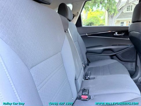 Used 2017 Kia Sorento FWD image 18