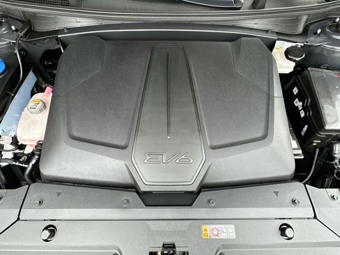 Certified 2025 Kia EV6 Light image 18