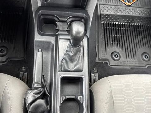 Used 2018 Toyota Tacoma SR AWD/4WD image 17