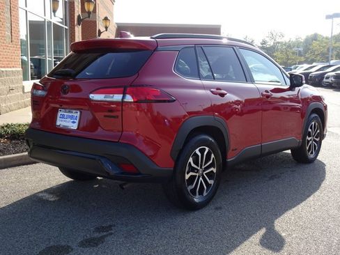 Used 2024 Toyota Corolla Cross SE image 3