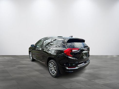 Used 2022 GMC Terrain Denali w/ Denali Premium Package AWD/4WD image 4