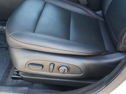 Used 2025 Chevrolet Trax RS w/ Sunroof Package FWD image 13