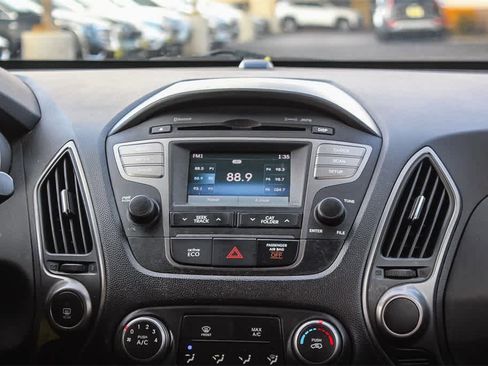 Used 2014 Hyundai Tucson SE image 18