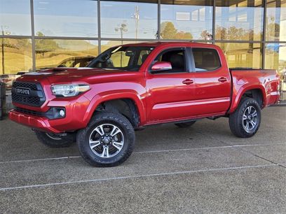 Used 2017 Toyota Tacoma TRD Sport w/ Tow Package (A/T)