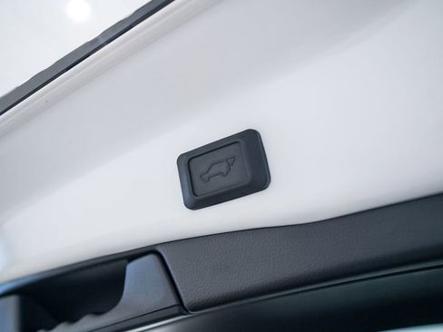 Used 2024 Toyota RAV4 SE w/ Weather & Moonroof Package image 40