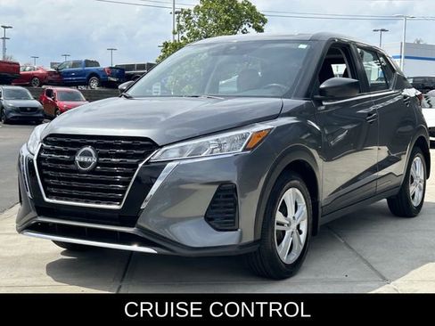 Used 2025 Nissan Kicks Play S FWD image 3