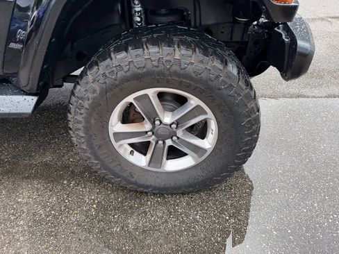 Used 2021 Jeep Wrangler Unlimited Sahara AWD/4WD image 4