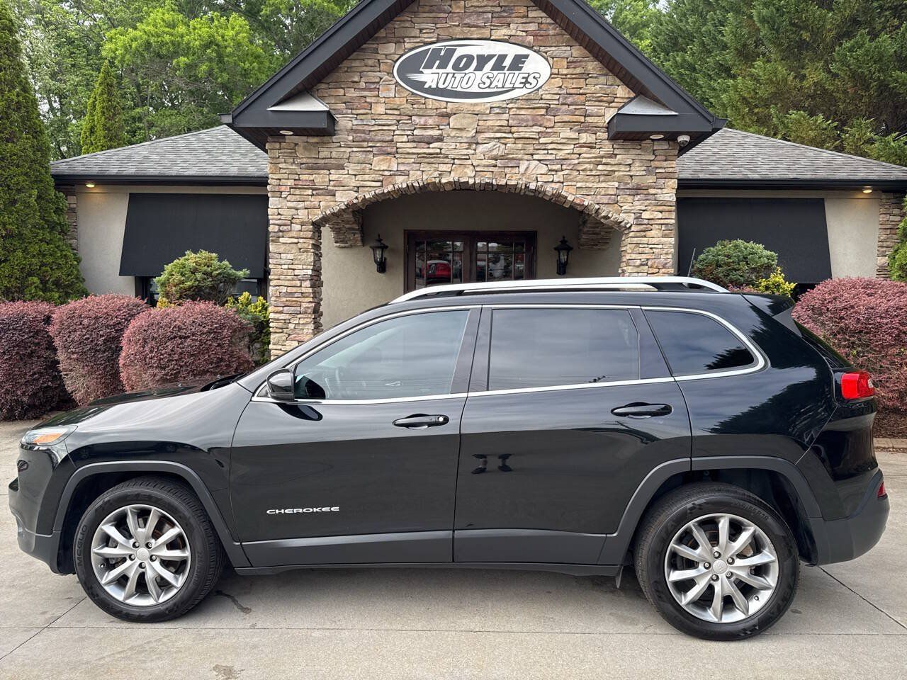 Used 2018 Jeep Cherokee Limited FWD image 1