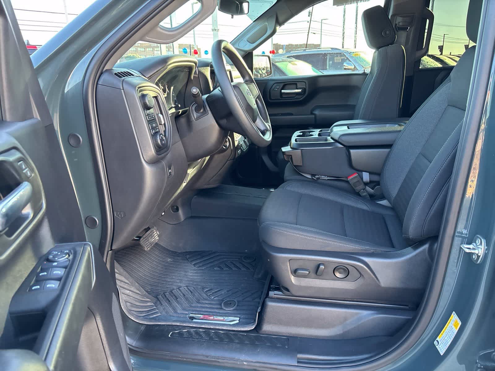Used 2025 Chevrolet Silverado 1500 Custom Trail Boss w/ LPO, Dark Essentials Package AWD/4WD image 10