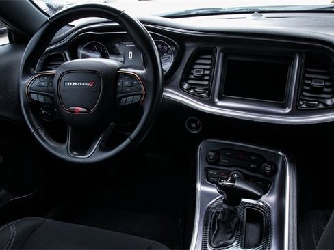 Used 2018 Dodge Challenger SXT image 28