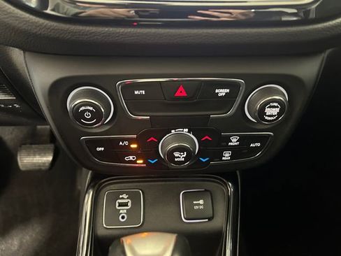 Used 2018 Jeep Compass Limited image 24