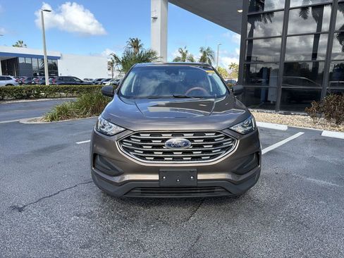 Used 2019 Ford Edge SE FWD image 3