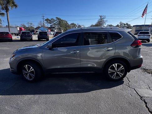 Used 2019 Nissan Rogue SV w/ Premium Package image 6