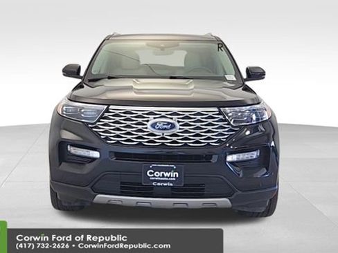 Used 2024 Ford Explorer Platinum w/ Technology Package image 3