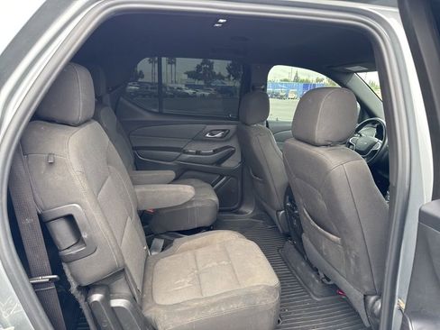 Certified 2023 Chevrolet Traverse LT FWD image 9