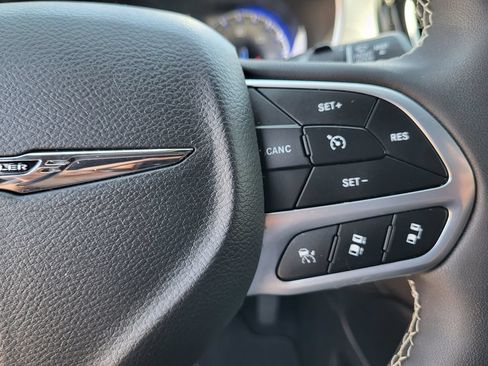 Used 2026 Chrysler Pacifica Limited FWD image 28