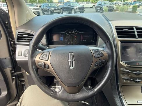 Used 2012 Lincoln MKX FWD image 22