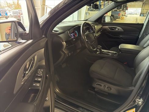 Used 2022 Chevrolet Traverse LT w/ Midnight/Sport Edition AWD/4WD image 5