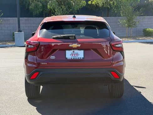 Used 2024 Chevrolet Trax LS w/ LS Convenience Package FWD image 5