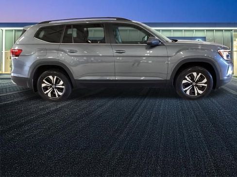 Certified 2024 Volkswagen Atlas SE image 7