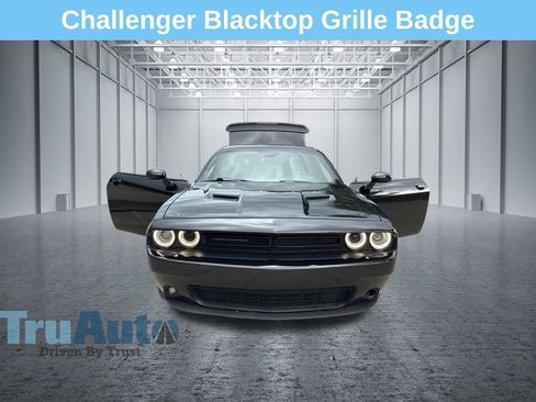 Used 2018 Dodge Challenger R/T w/ Driver Convenience Group RWD image 11